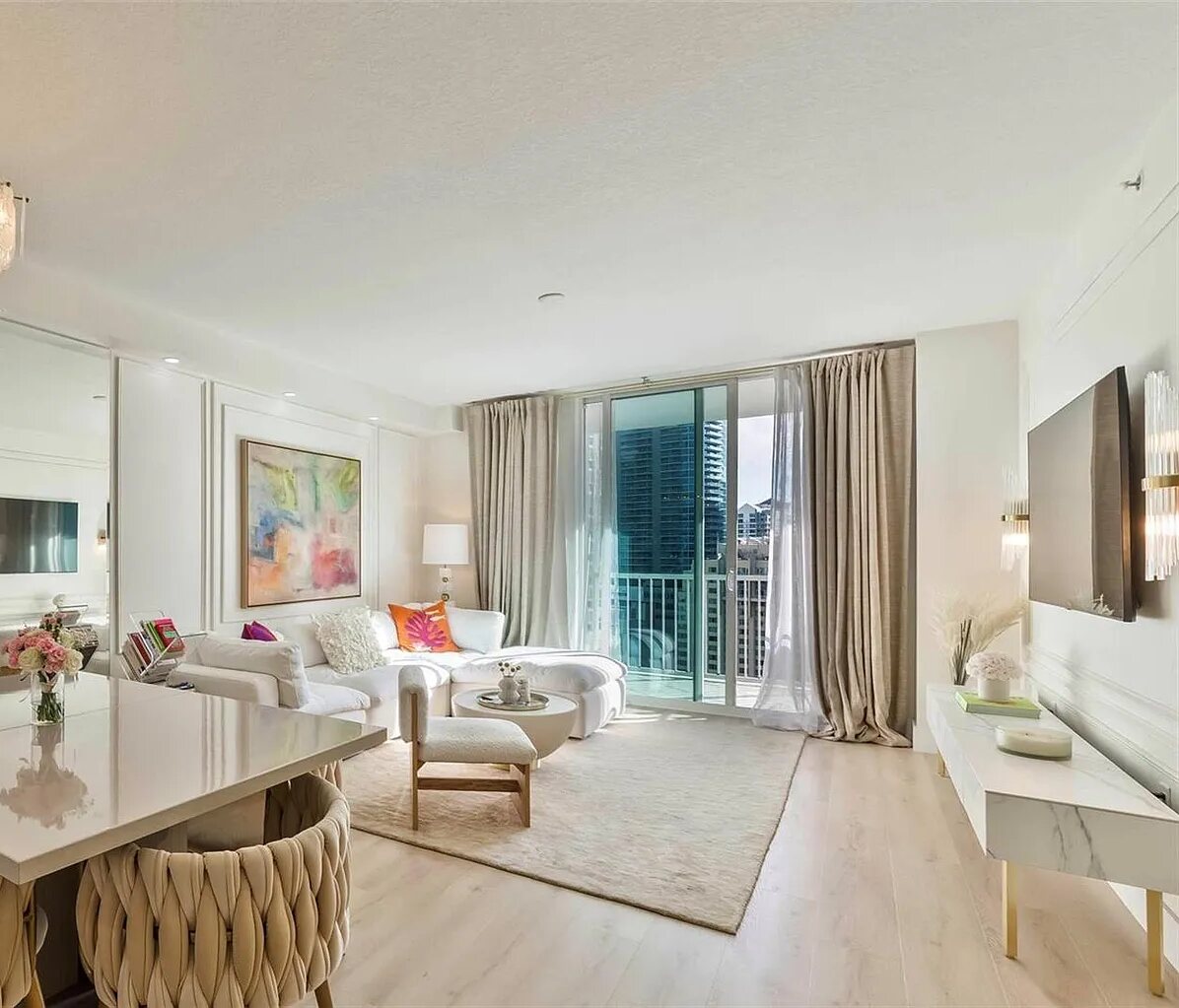 1250 S Miami Ave APT 2212, Miami - living room