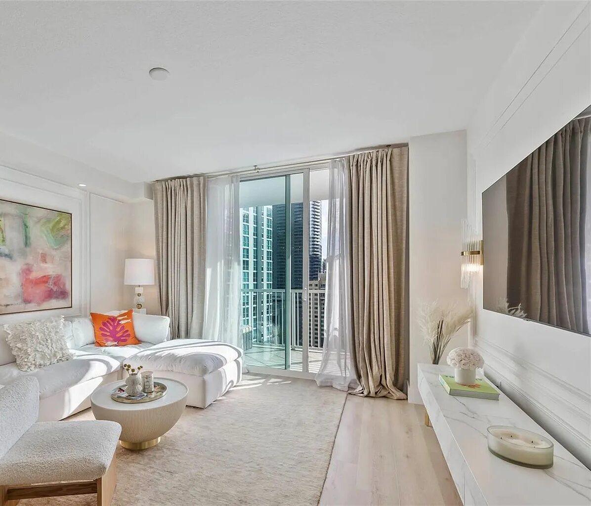 1250 S Miami Ave APT 2212, Miami - living room
