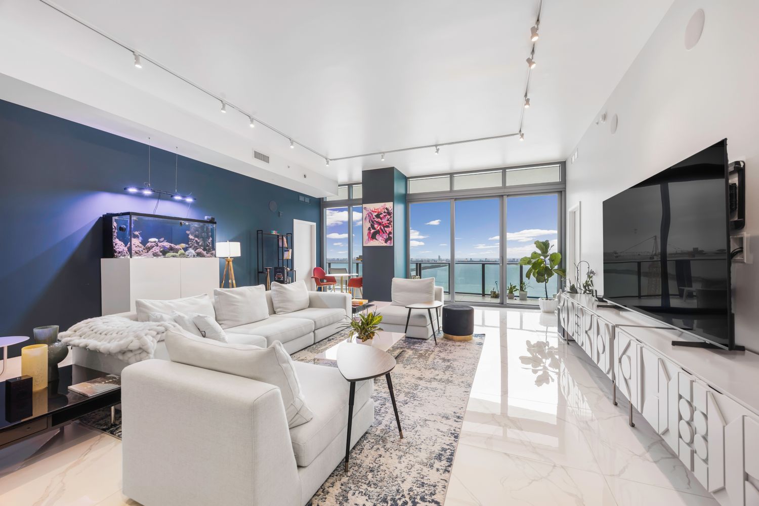 460 Northeast 28th Street, Unit 4002